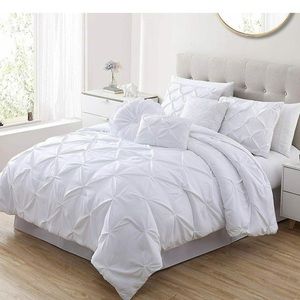White comforter Full/queen Bedding